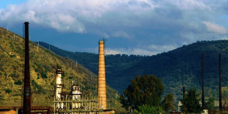 DOSJA/ Shiten në ankand 80 ha tokë e Petrol Alba. Si e çmontoi Kurum i SKANDALIT me mbetjet toksike rafinerinë e Cërrikut dhe e shitën për skrap