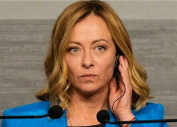 “Çështja nuk është Shqipëria”/ Kthimi i emigrantëve nga Gjadri, reagime të forta në Itali. Qeveria Meloni nuk tërhiqet, ja ç’paralajmërohet