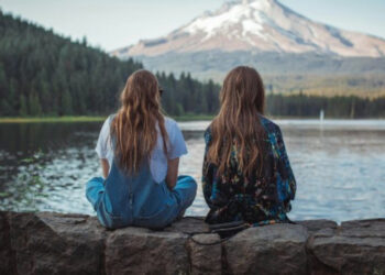 Hulumtimet: Të kesh një motër rrit vetëbesimin dhe ndihmon shëndetin mendor