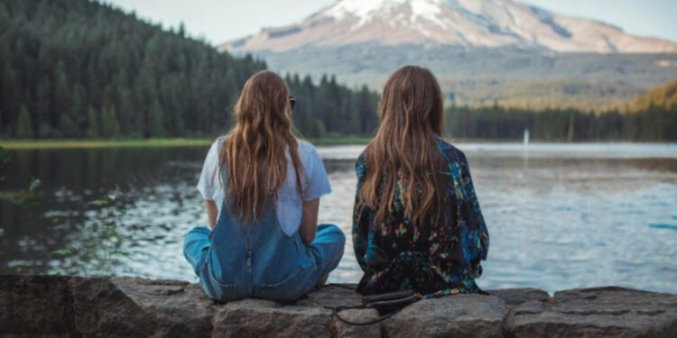Hulumtimet: Të kesh një motër rrit vetëbesimin dhe ndihmon shëndetin mendor