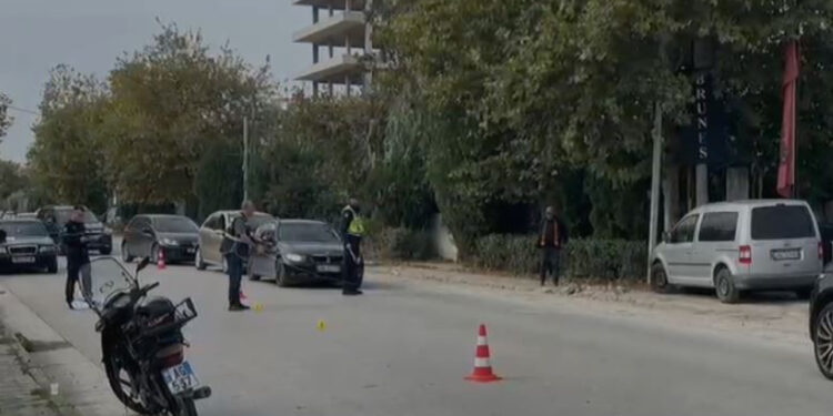 Aksidenti në Fier, motori përplas biçikletën. Dy të lënduar