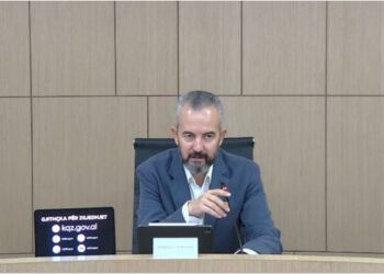 Vota e Diasporës/ KQZ letër ministrisë: Të heqim nga lista brenda, shqiptarët jashtë