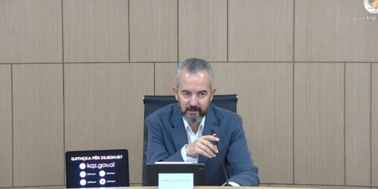 Vota e Diasporës/ KQZ letër ministrisë: Të heqim nga lista brenda, shqiptarët jashtë