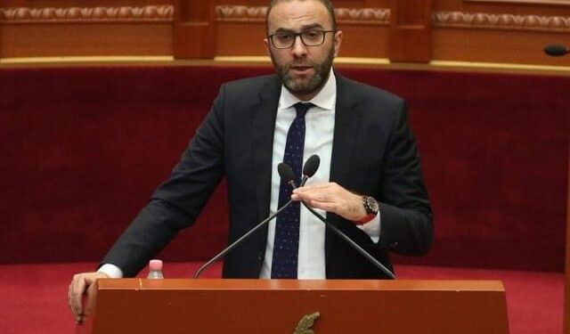 “Shkeli ligjin në paracaktimin e fituesit të tenderit të rikonstruksionit të Komisariateve”/ Gazment Bardhi publikon dokumentin: Plarent Ndreca nën hetim nga SPAK