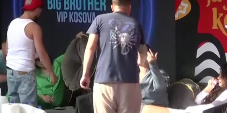 Nis ters edicioni i 3-të! “Më kujton Fifin e shëndoshë”, Rezarti buIIizon banoren e BBVK