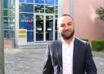 EMRI/ I njohur për drejtësinë, ja kush është personi i dytë i arrestuar së bashku me ish deputetin