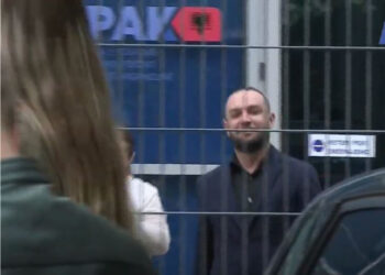 “Shërbëtor” i Avdylajve të Shijakut/ VOA: Arrestimi i tij lidhet me hetimet për një grup kriminal të fuqishëm