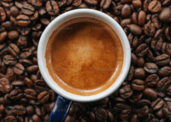 Kur duhet konsumuar kafeja e parë?