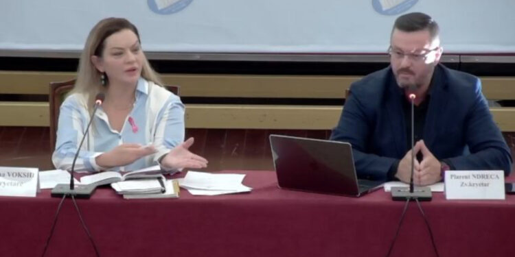 LIVE- Debate në komisionin e hetimit, Vokshi i drejtohet Ndrecës: ke hall të madh, do të shkosh në SPAK