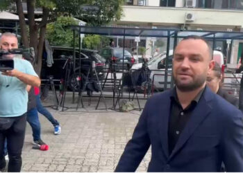 5 telefona celularë të fshehur/ Çfarë gjeti SPAK-u në shtëpinë e socialistit Jurgis Çyrbja?