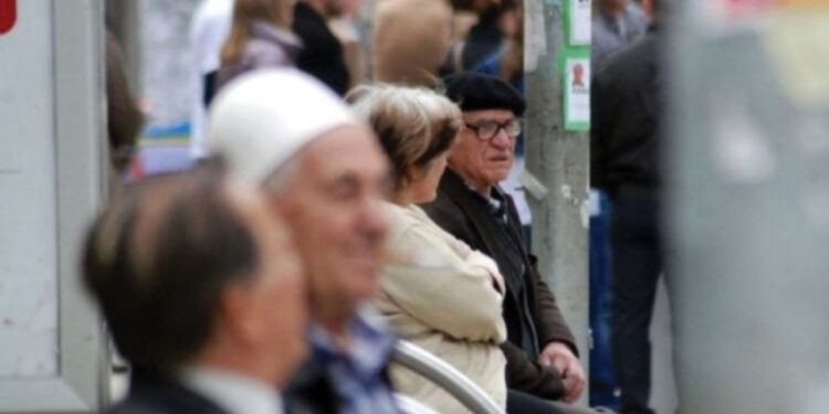 Sa vite punë duhet që të dilni në pension? Zv.ministrja: Jetëgjatësia është rritur, kjo e rëndon skemën! Ja raporti kontribuues-pensionist