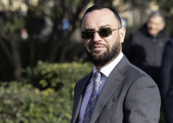 Hapen mesazhet e koduara, si i luante fijet e krimit Jurgis Çyrbja në Durrës?