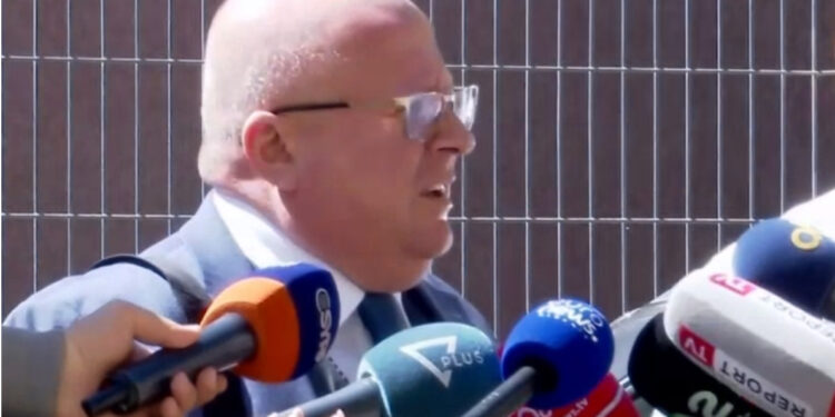 “Qëllimi i izolimit të tij është politik”- U takua në qeli me Presidentin e PL-së, avokati Gjokutaj: Nuk ka asnjë provë! Ilir Meta ka një porosi…