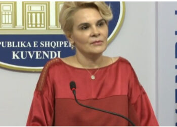 Kryemadhi: Meta gjeni politik, familja është vija e kuqe! E vërteta e vilës në Gjirin e Lalzit