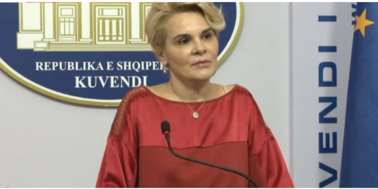 Kryemadhi: Meta gjeni politik, familja është vija e kuqe! E vërteta e vilës në Gjirin e Lalzit