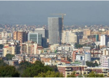 Ndërmjetësuesit e Pasurive të Paluajtshme: Tregu në kolaps nga shtyrja e Rivlerësimit. Do e bëjnë gjatë zgjedhjeve