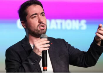 Deputeti francez kapet duke blerë drogë në rrugë