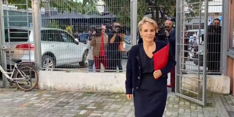 Monika Kryemadhi futet në gjykatë: Drejtësi e kastruar