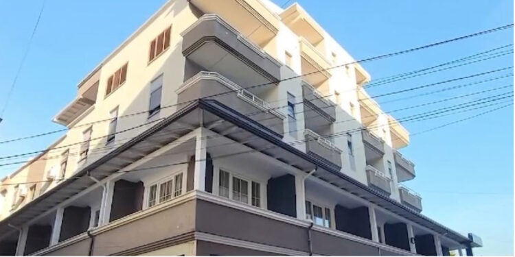 Sekuestrohet pallati në Durrës, ndërtuesi, me precedent penal. Paratë, nga shitja e drogës në Itali