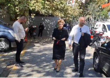 Nis seanca në GJKKO, mbërrin në gjykatë Monika Kryemadhi