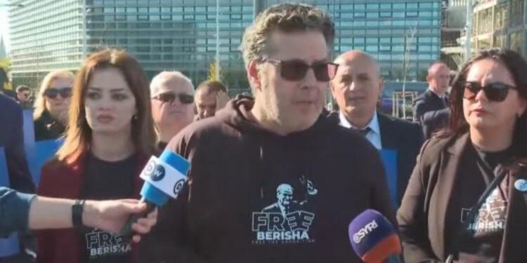 Përfundon protesta e opozitës në hyrje të PE/ Paloka: Partitë Popullore Evropiane mbështesin PD në procesin zgjedhor dhe luftën kundër krimit të organizuar