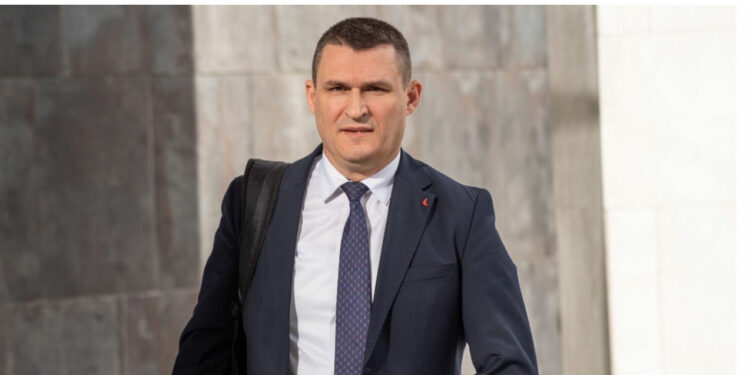 Masa ndaj Metës/ Kreu i SPAK-ut lë sallën e gjyqit