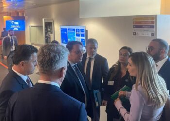 Deputetët e PD në PE takim me Komisionerin Varhelyi, Bardhi: E informuam se për shkak të keqqeverisjes së Ramës, Shqipëria është larguar nga vlerat europiane 