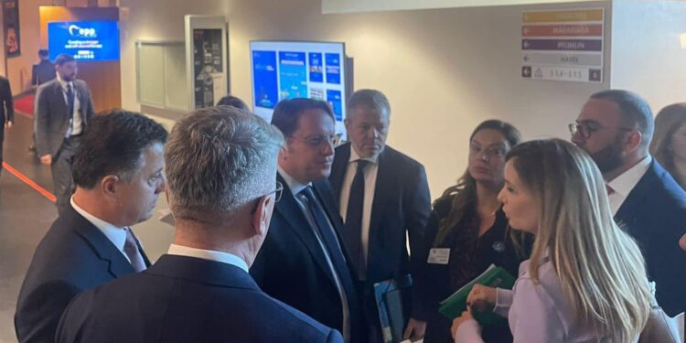 Deputetët e PD në PE takim me Komisionerin Varhelyi, Bardhi: E informuam se për shkak të keqqeverisjes së Ramës, Shqipëria është larguar nga vlerat europiane