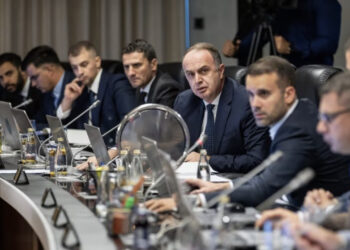 ‘Nëse kafshon shumë, mund t’i thyejë dhëmbët’! Gjeloshaj përplaset me rusët