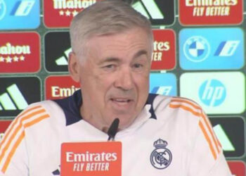 Carlo Ancelotti bën lapsus në mes të konferencës për El Clasico: Gabimi i tij shkaktoi të qeshura