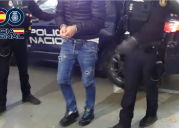 I dënuar me burgim të përjetshëm, arrestohet në aeroportin e Valencias shqiptari! 43-vjeçari dyshohet se…