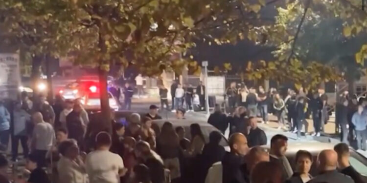 Zjarri në pallatin 10-katësh, asfiksohen 3 zjarrfikës dhe një banor, dërgohen me urgjencë në spital