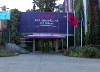 Grupi i PS përfundon mbledhjen, porositë e Peleshit për socialistët