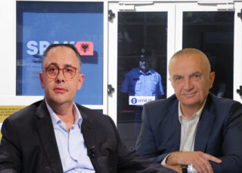 Zonja e Samir Manes, Eva Mane çoi Monikën dhe vajzat në Disney Land dhe koncerin e Beyonce, Sava Bardhi pret biletat