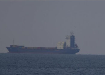 Washington Post: Anija me mbetje toksike nuk ankorohet