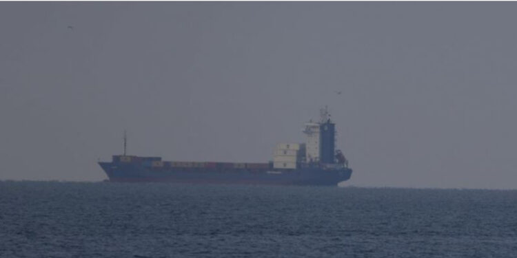 Washington Post: Anija me mbetje toksike nuk ankorohet