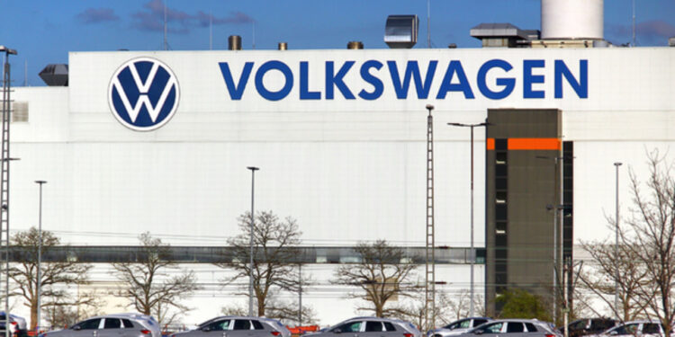 Volkswagen do mbyllë tre fabrika në Gjermani, do ulë pagat me 10 për qind