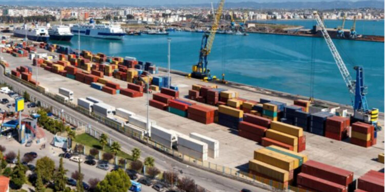 Skandali KURUM , “mbetjet toksike, njësoj si historia e mbetjeve spitalore në Shqipëri”, gazetarja: Si kanë kaluar kontejnerët në port