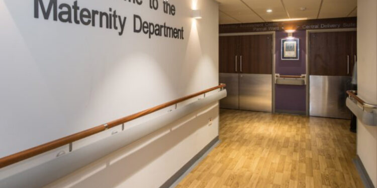 Motra e këngëtares së njohur humb fëmijën gjatë lindjes