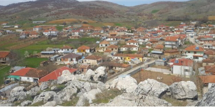 TELENOVELË në Maliq / Nëna e dy fëmijëve tradhton burrin me pronarin e stallës ku punonin, por “zbulimi tjetër” shokon bashkëshortin