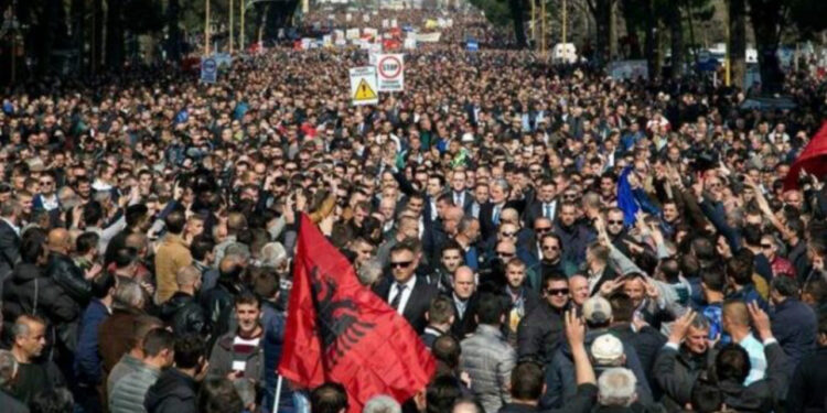 Opozita proteston sot në të gjithë Shqipërinë, çfarë pritet