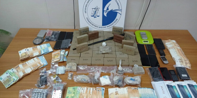 Emri/ Trafik heroine në Athinë, shkatërrohet grupi i drejtuar nga shqiptari