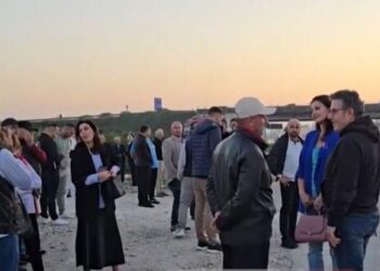 Nis mosbindja civile e opozitës në disa akse rrugore të vendit, Paloka dhe Xhaferraj në krye të demokratëve te rrethrrotullimi i Shkozetit