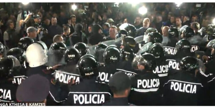 Kur do mbyllet protesta? Noka: Kur t’i teket opozitës