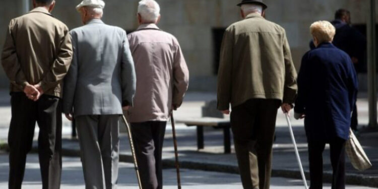 Buxheti 2025/ Qeveria u “shpall luftë” pensionistëve, rrit pensionet me 200 lekë në muaj