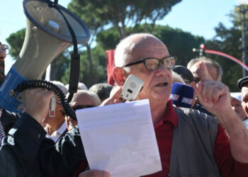 Pensionistët në protestë: Rama i tmerruar, ku janë lekët tona?