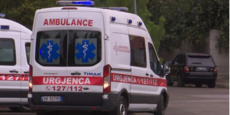 Maliq/ Babai godet me thikë djalin e tij 15-vjeçar