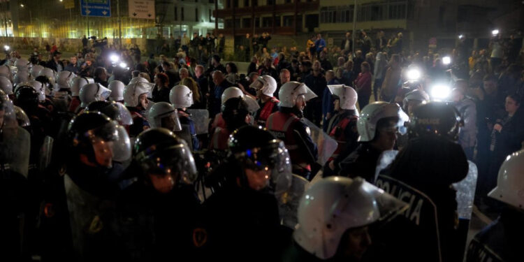 EMRAT/ Mosbindja civile, një i arrestuar, procedohen 4 deputetë të PD dhe 33 persona të tjerë