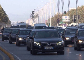 Benzi” bie nga froni/ Cila është marka e makinës që “preferojnë” Shqiptarët vitet e fundit…