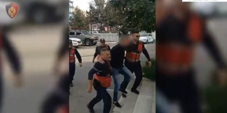 Tiranë/ Kapet me armë, arrestohet 34-vjeçari